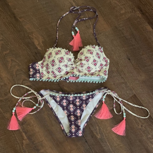 Victoria Secrets Bikini - Picture 1 of 6